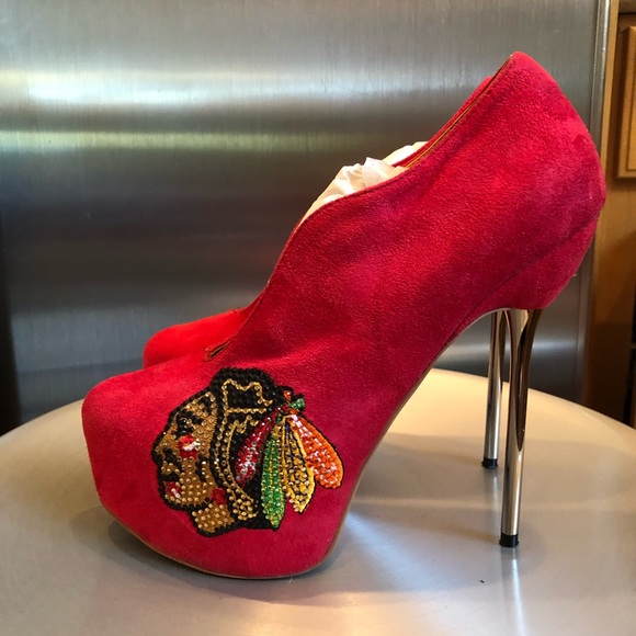 🏒RARE ‼️Like New NHL Chicago Black Hawks  Sky High Design Platform Heels size 7 - Picture 4 of 11